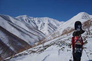 森林地帯を脱出して尾根に到着。見れば見るほどどの斜面も楽しそう！